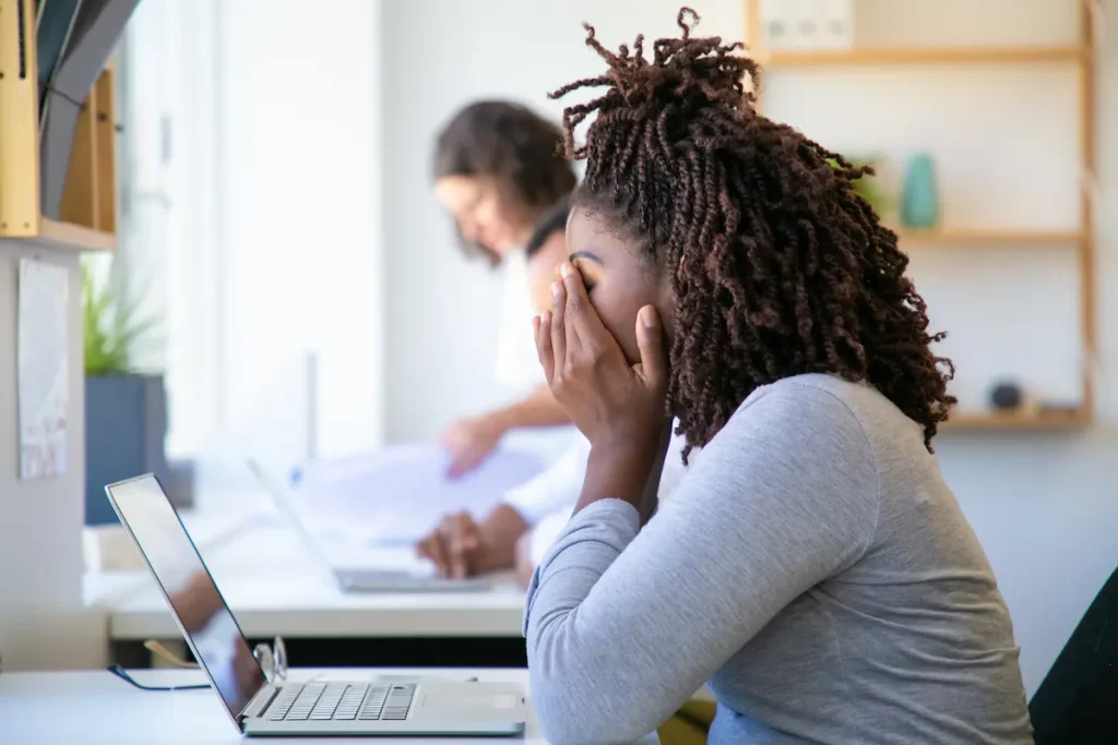 Geração millennial estresse e burnout em cargos de chefia