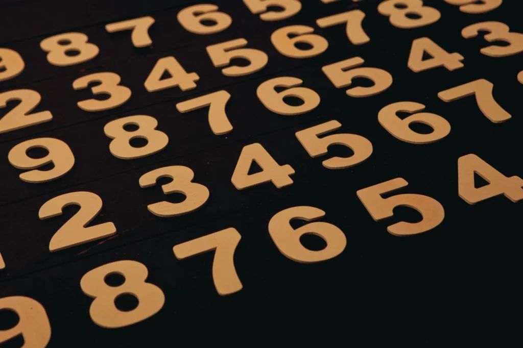 demonstração visual com vários números da numerologia cabalística